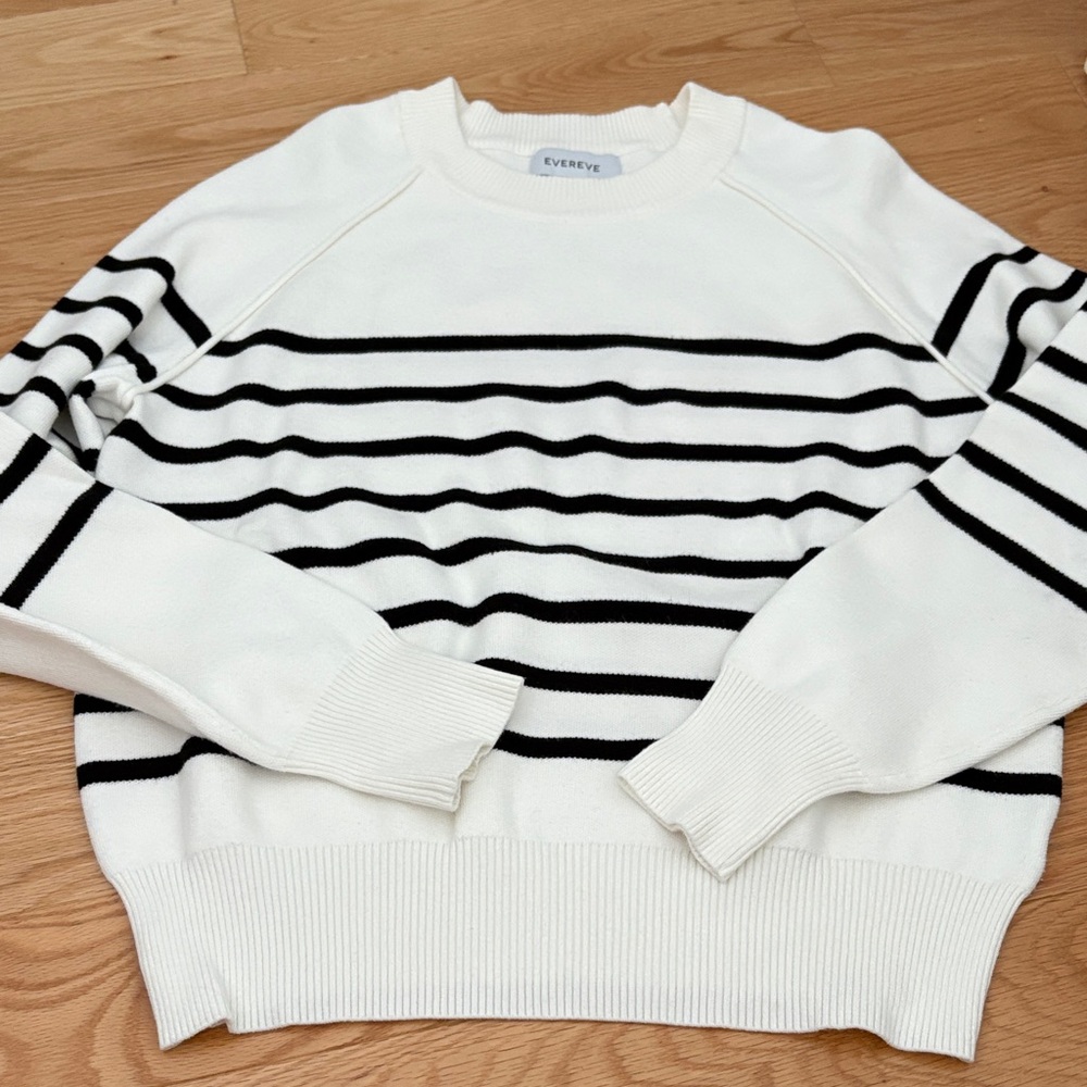 Evereve White Crewneck Sweater with Black Stripes